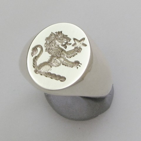 demi lion star crest trade signet ring